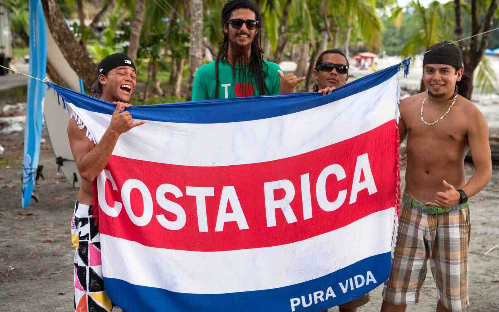 Quels atouts naturels favorisent le tourisme dans le Costa Rica ?