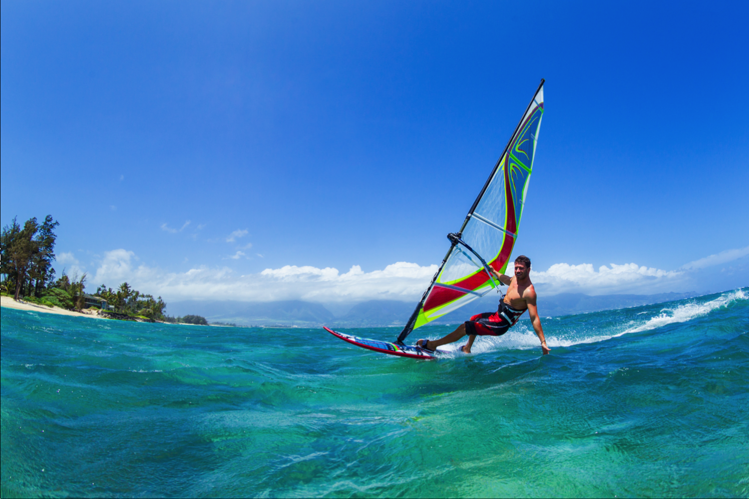 Quelle différence entre windsurf et planche à voile ?